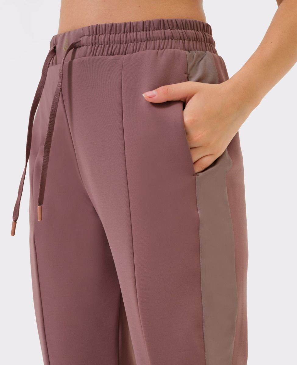 main product photo Daring Joggers Light Brown