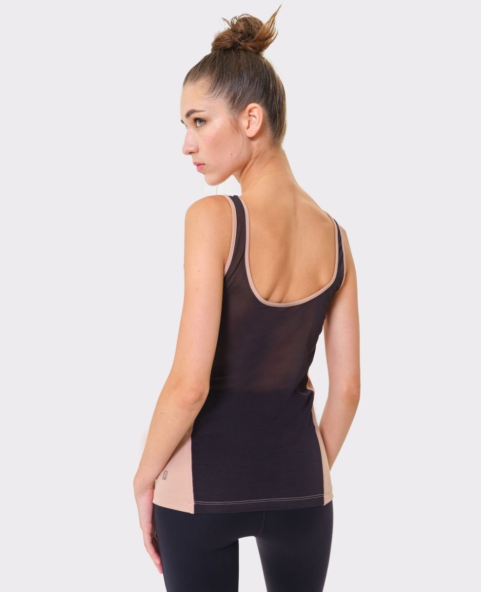 main product photo Essential Top Warm Taupe