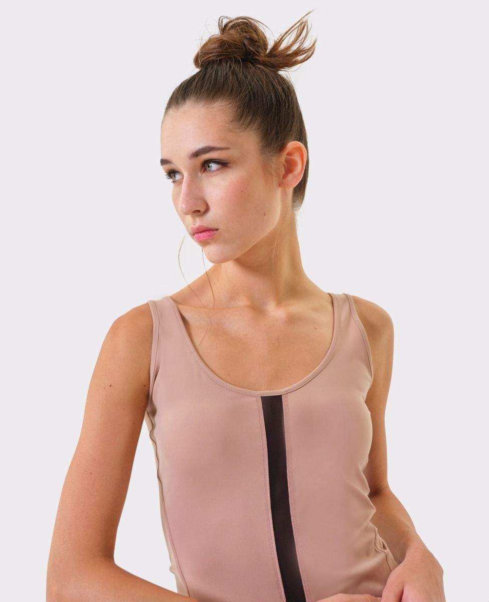 main product photo Essential Top Warm Taupe