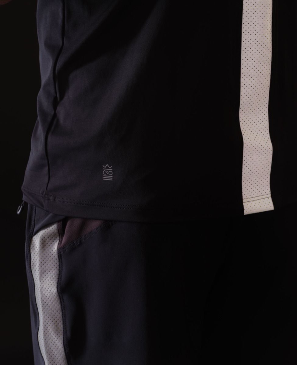 main product photo Essential Glow T-Shirt Black