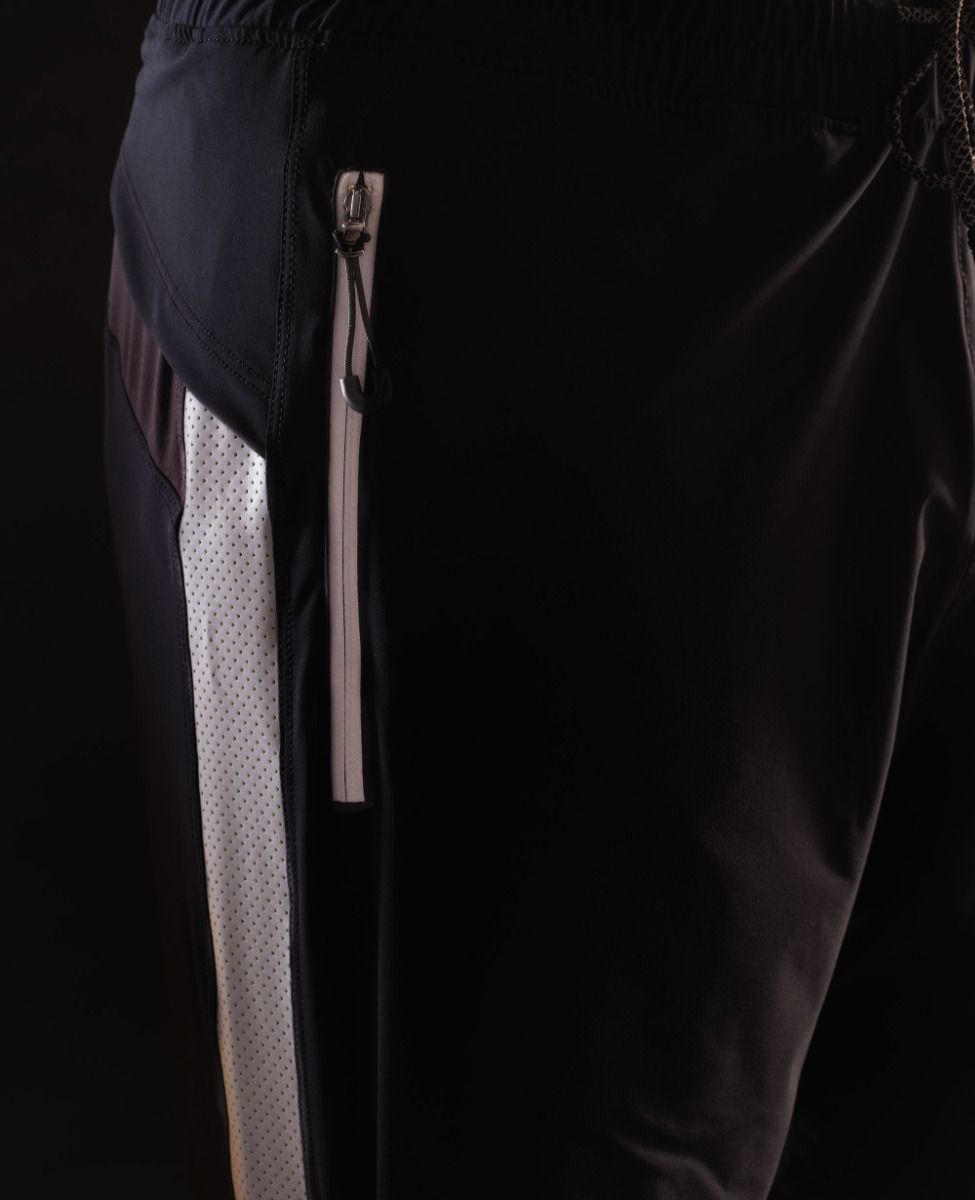 main product photo Essential Glow Shorts Black