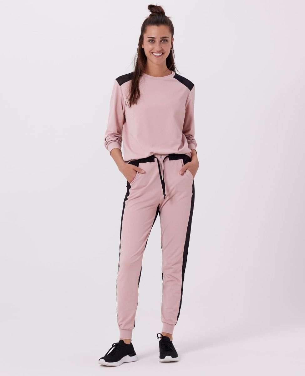 main product photo Essential Sweater Light Pink